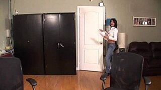 Sexy brunette giving a head porn video